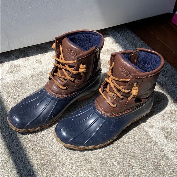 navy blue sperry boots